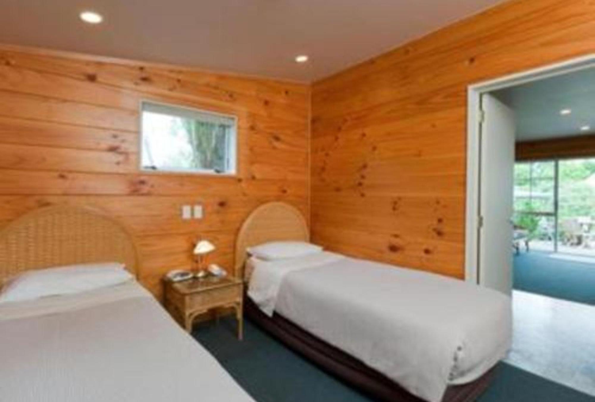 Pauanui Pines Motor Lodge Стая снимка