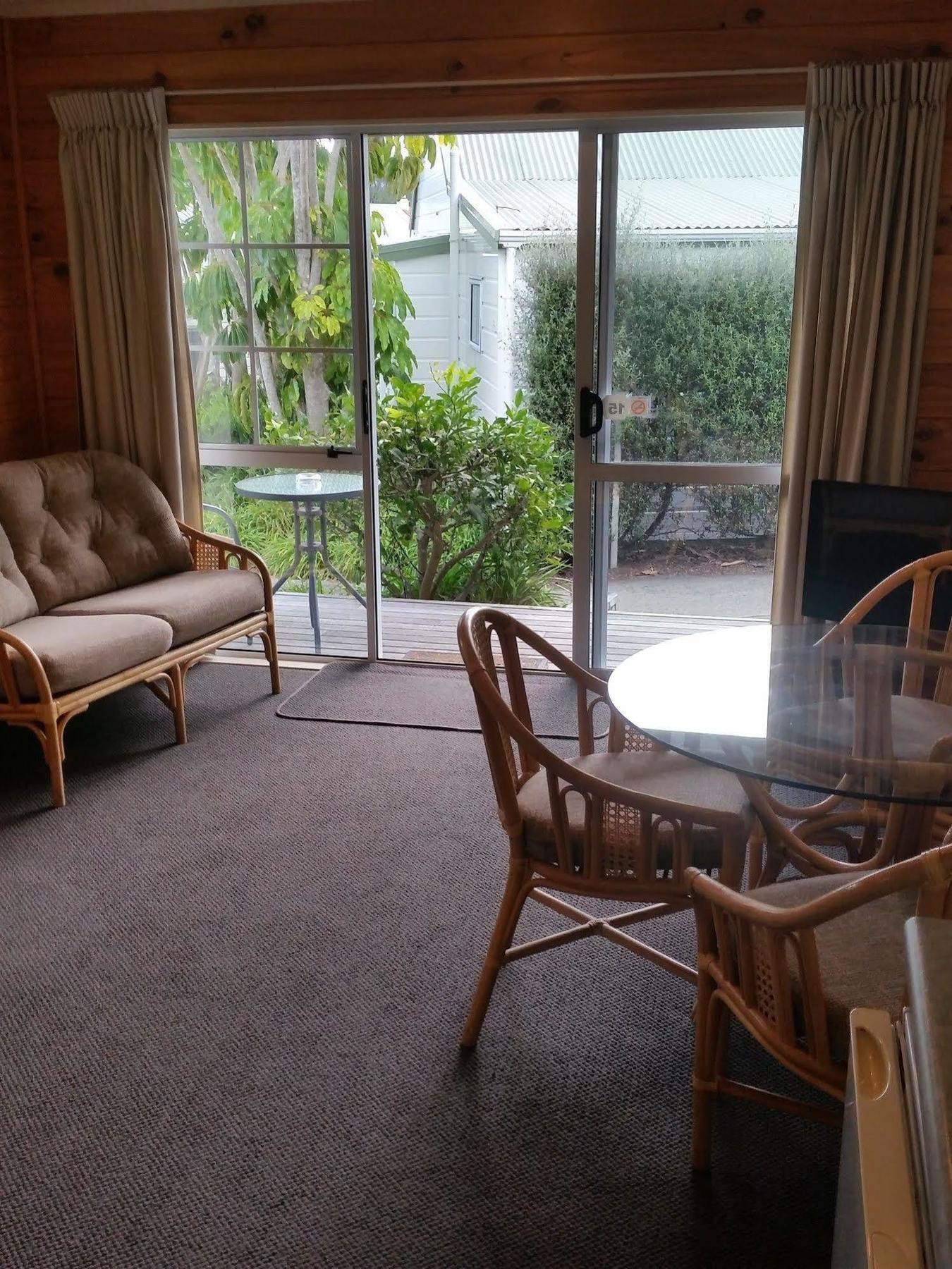Pauanui Pines Motor Lodge Екстериор снимка