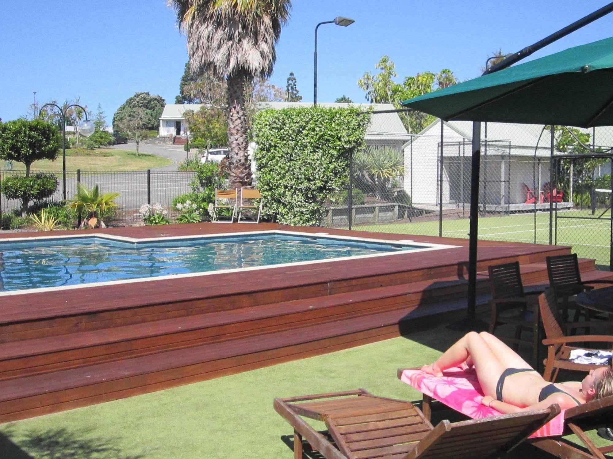 Pauanui Pines Motor Lodge Екстериор снимка