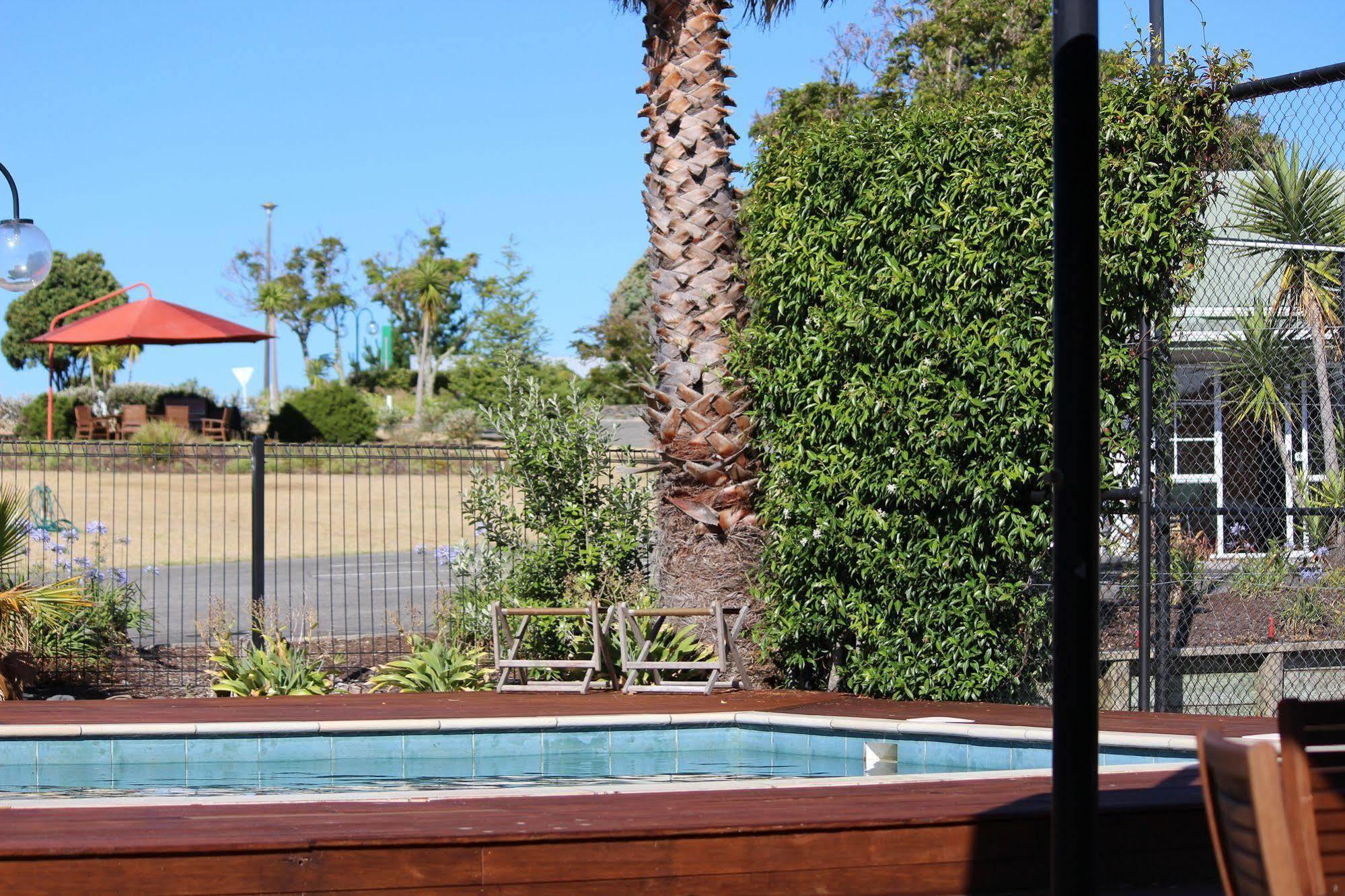 Pauanui Pines Motor Lodge Екстериор снимка